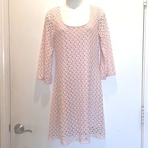 AUW womens medium 
Color: cream
Bust: 16”
Waist: 15”
Hips: 18”
Length: 35”